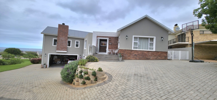 4 Bedroom Property for Sale in Monte Christo Western Cape